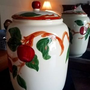 Apple fransician cookie jar in wonderful condition